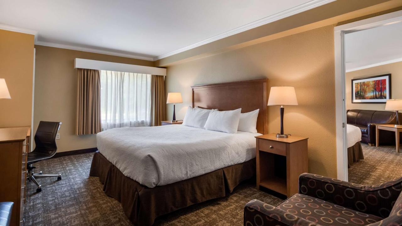 Best Western Plus Windjammer Inn & Conference Center Берлингтон Экстерьер фото