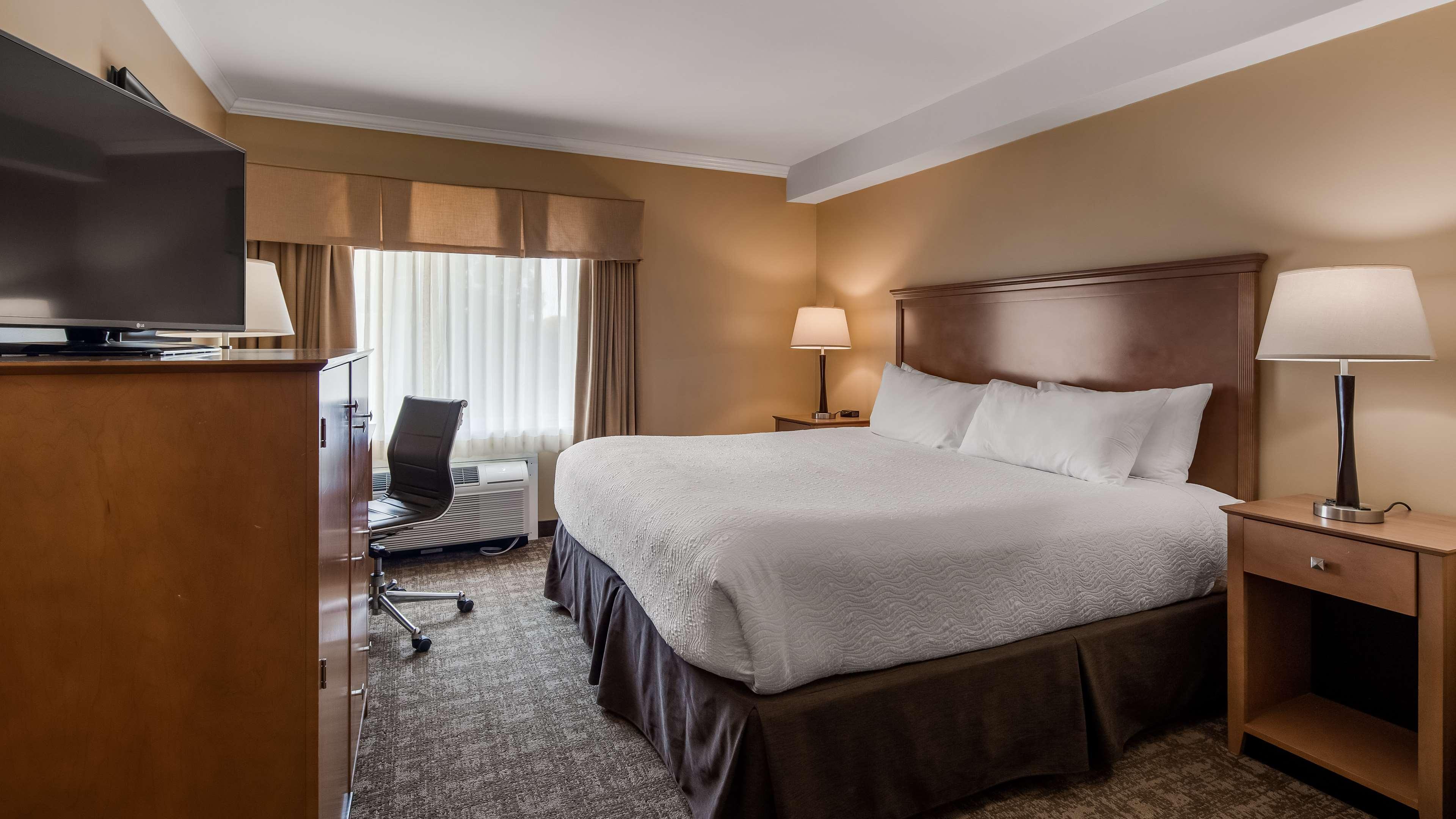 Best Western Plus Windjammer Inn & Conference Center Берлингтон Экстерьер фото