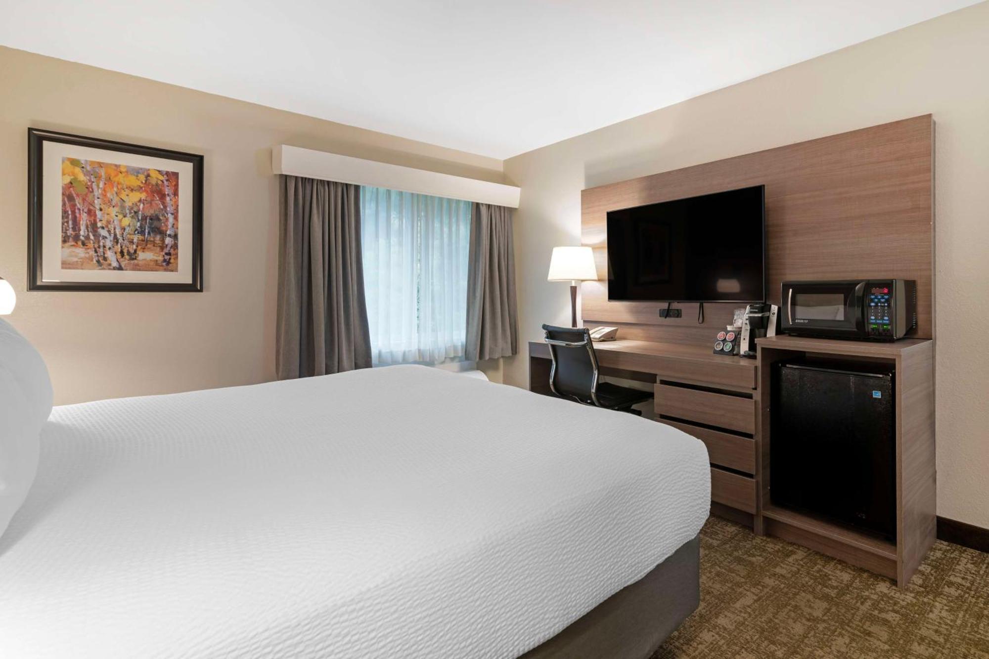 Best Western Plus Windjammer Inn & Conference Center Берлингтон Экстерьер фото