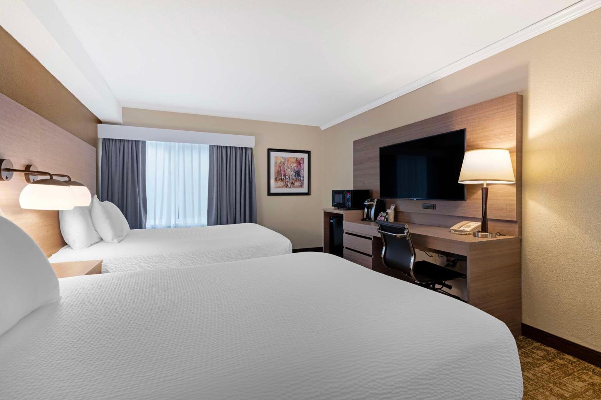 Best Western Plus Windjammer Inn & Conference Center Берлингтон Экстерьер фото
