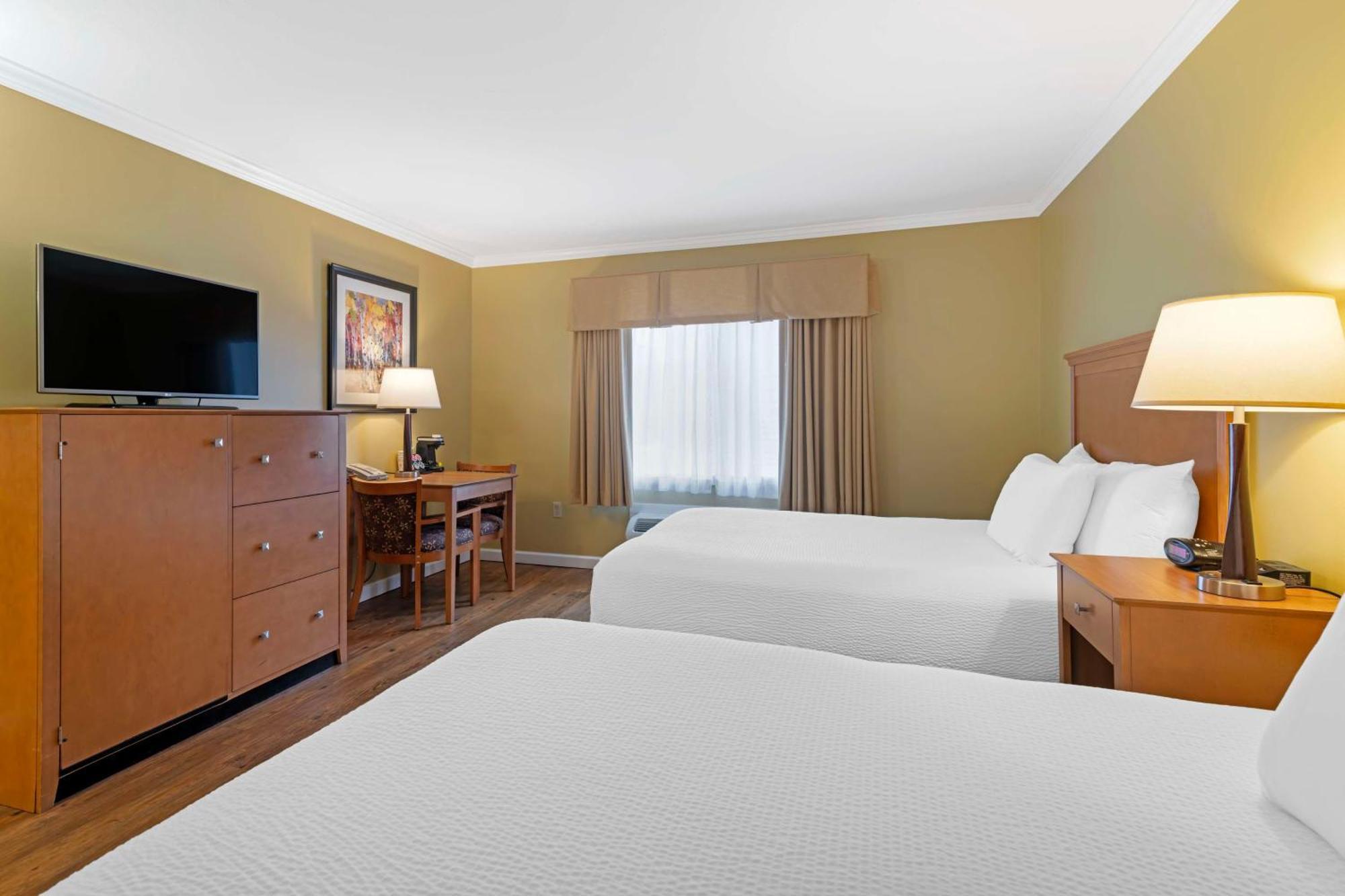Best Western Plus Windjammer Inn & Conference Center Берлингтон Экстерьер фото