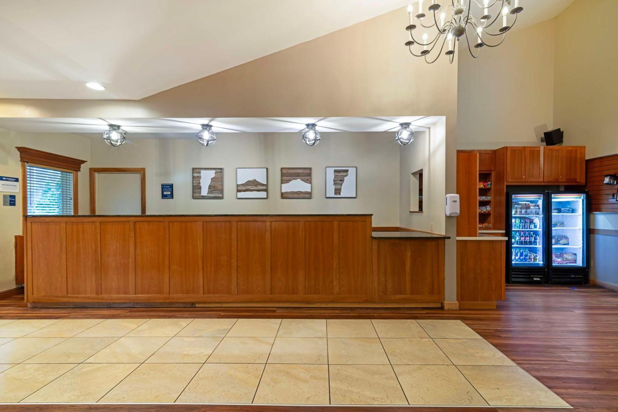 Best Western Plus Windjammer Inn & Conference Center Берлингтон Экстерьер фото