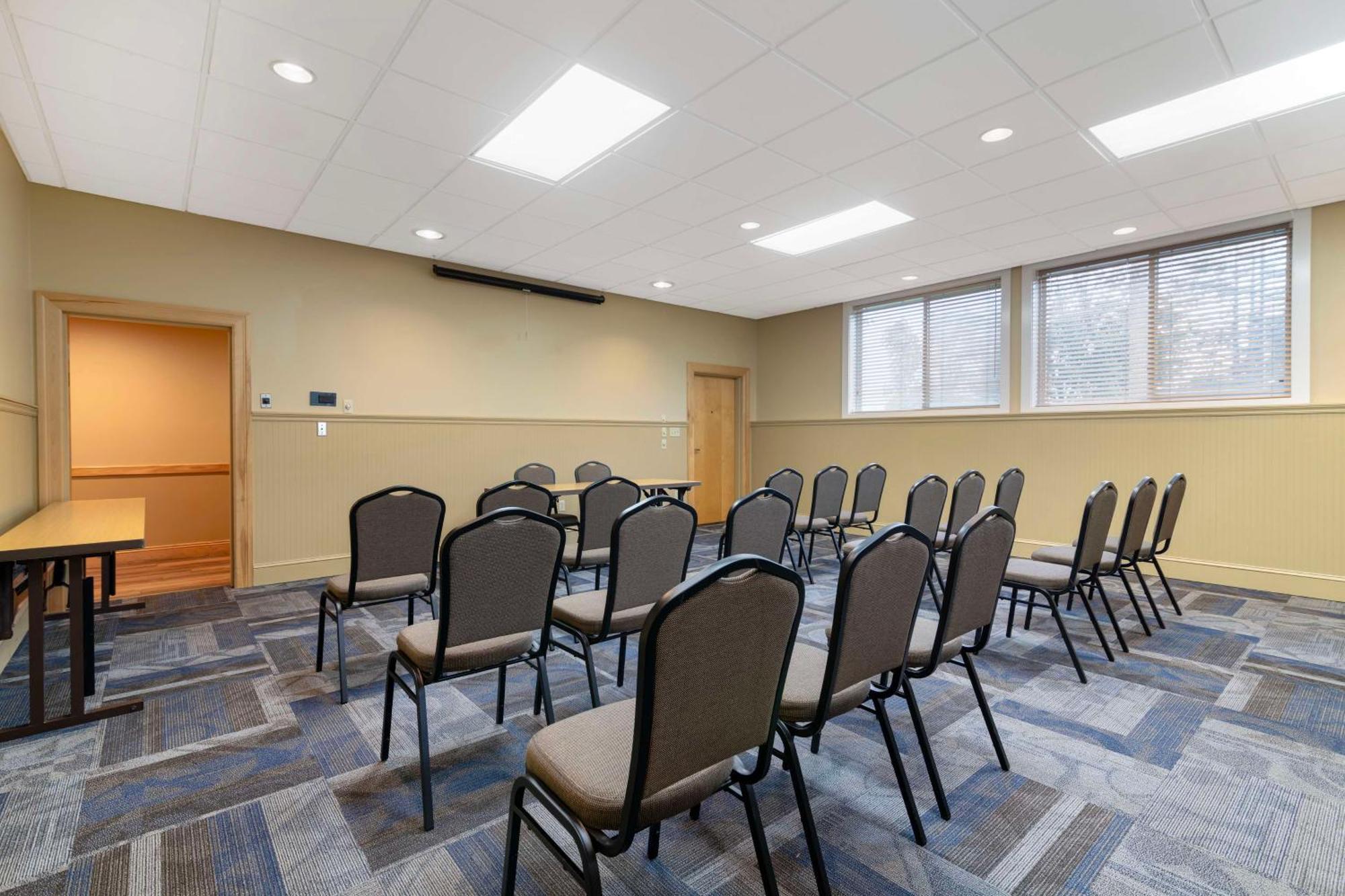 Best Western Plus Windjammer Inn & Conference Center Берлингтон Экстерьер фото