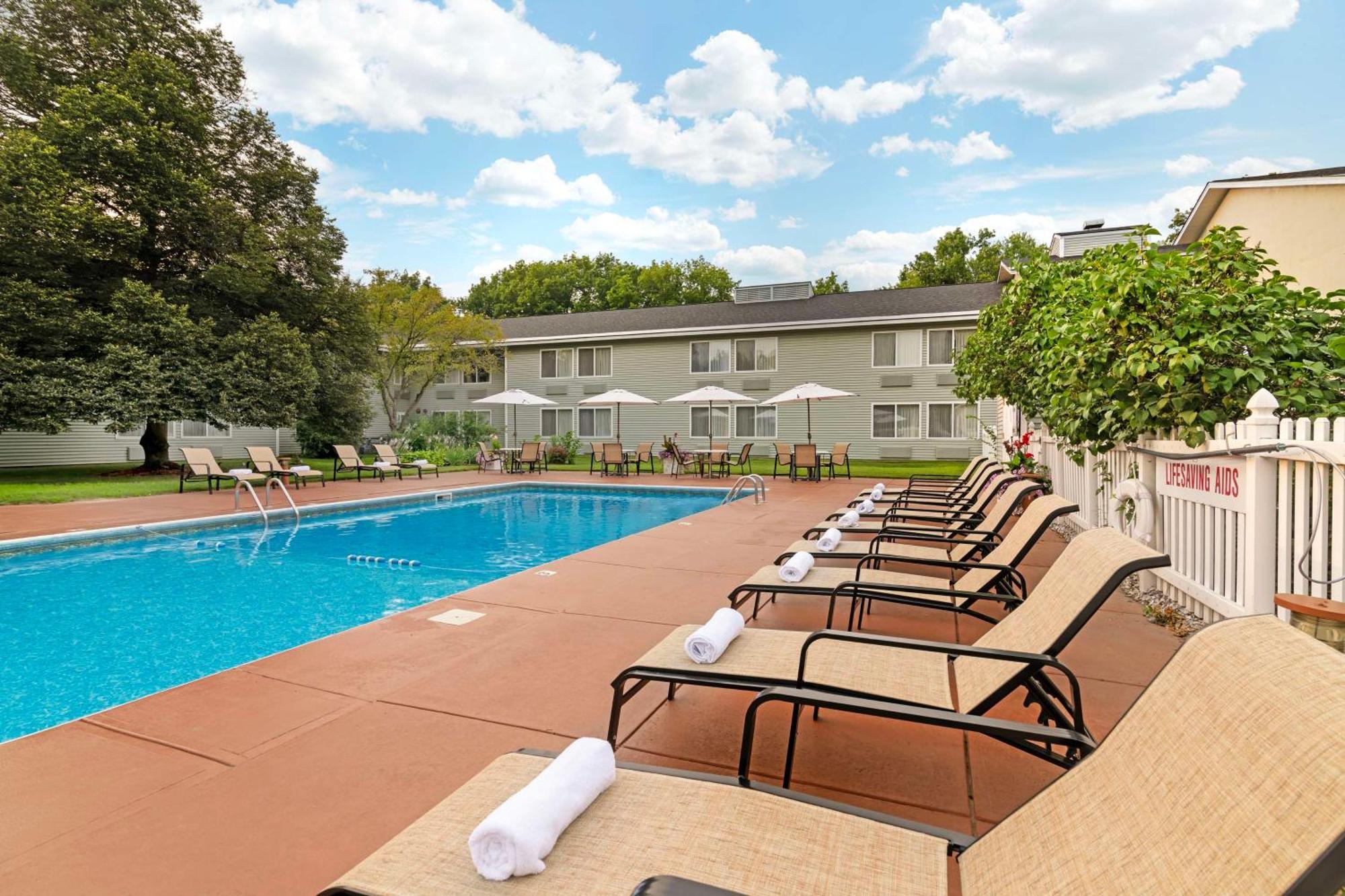 Best Western Plus Windjammer Inn & Conference Center Берлингтон Экстерьер фото