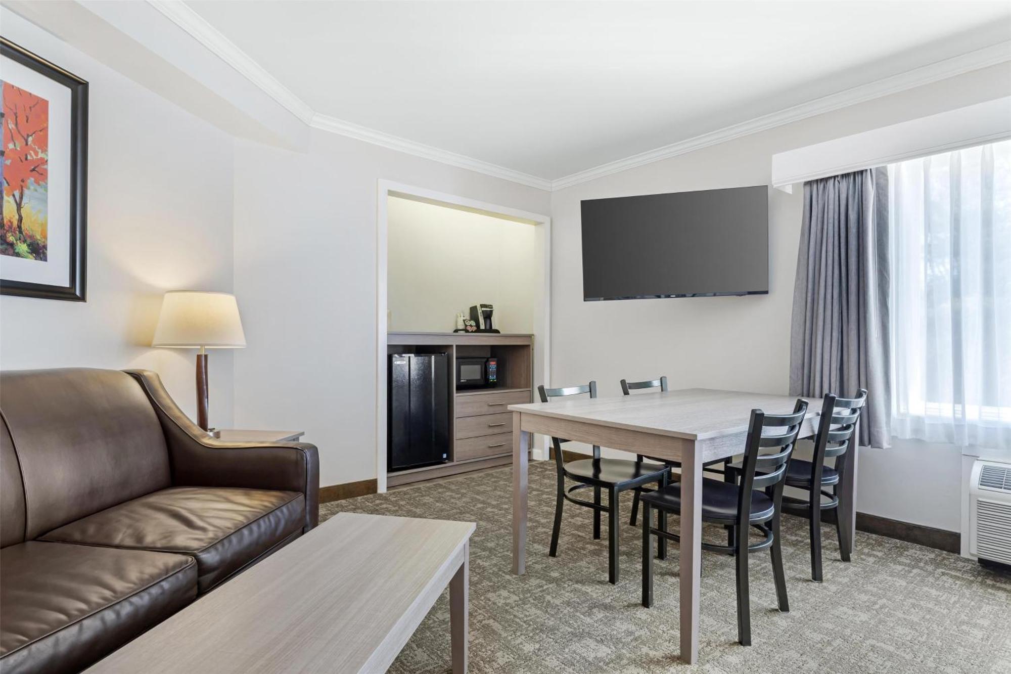 Best Western Plus Windjammer Inn & Conference Center Берлингтон Экстерьер фото