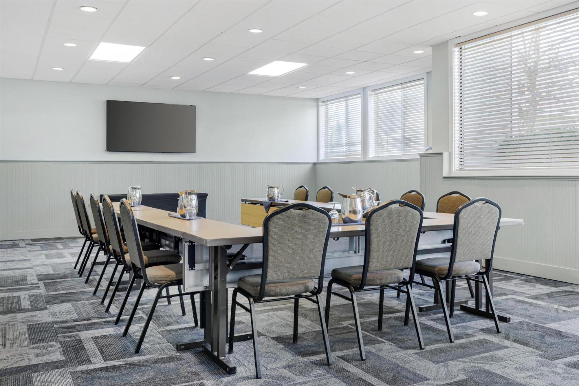 Best Western Plus Windjammer Inn & Conference Center Берлингтон Экстерьер фото